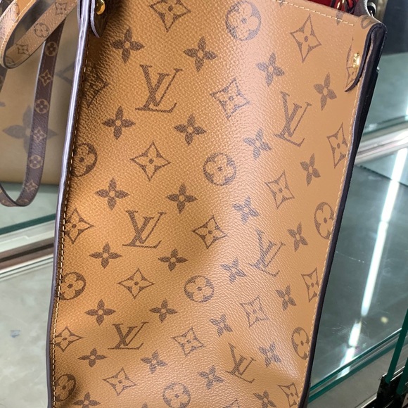 (SOLD) Auth LV Reverse Giant Monogram Onthego Tote - Picture 5 of 8